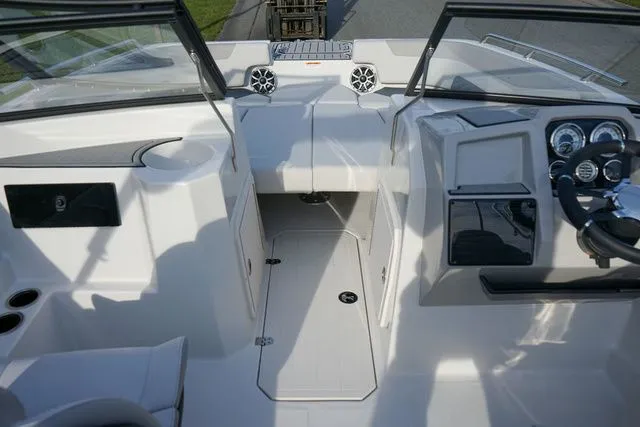 Slide: The Image of Starcraft SVX 210 OB DC 2025 - 11