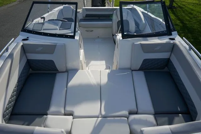 Slide: The Image of Starcraft SVX 210 OB DC 2025 - 13