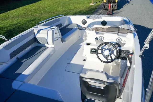 Slide: The Image of Starcraft SVX 171 OB 2025 - 5