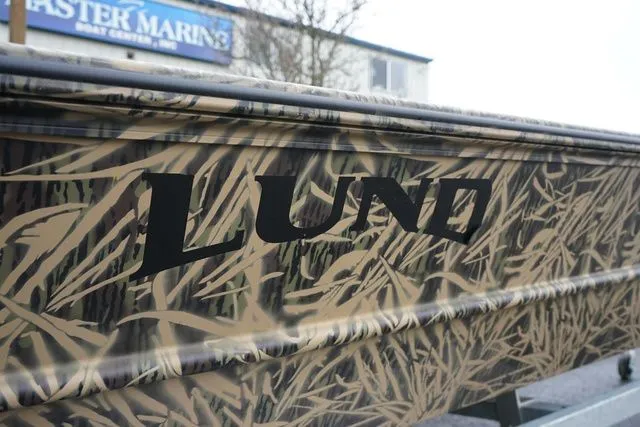 Slide: The Image of Lund 1760 Predator Tiller 2024 - 13