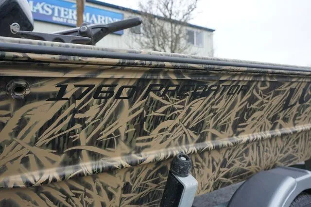 Slide: The Image of Lund 1760 Predator Tiller 2024 - 14