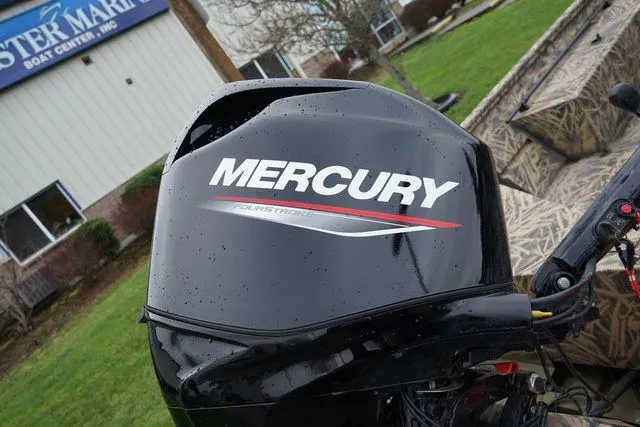 Slide: The Image of Lund 1760 Predator Tiller 2024 - 4