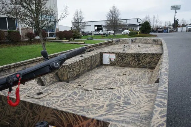 Slide: The Image of Lund 1760 Predator Tiller 2024 - 5