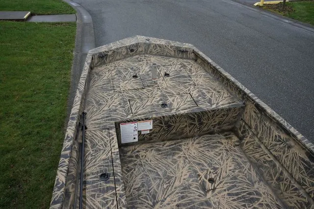 Slide: The Image of Lund 1760 Predator Tiller 2024 - 6