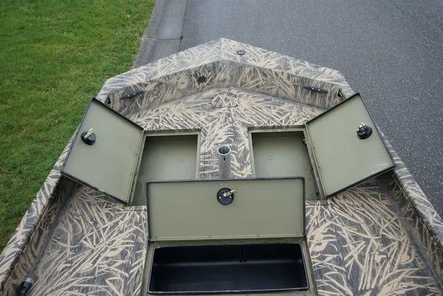 Slide: The Image of Lund 1760 Predator Tiller 2024 - 7