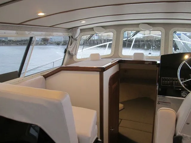 Slide: The Image of Sea Sport Commander 2800 2025 - 9