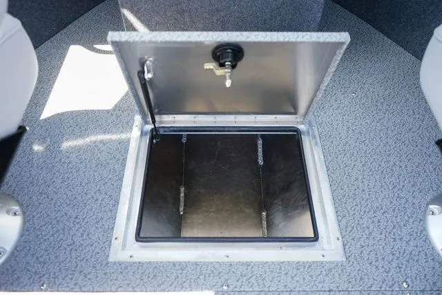 Slide: The Image of Thunder Jet 210 Luxor 2025 - 17