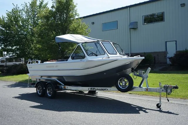 Slide: The Image of Thunder Jet 210 Luxor 2025 - 5