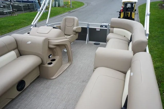 Slide: The Image of Starcraft LX16R 2025 - 7