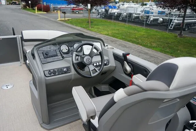 Slide: The Image of Avalon LSZ Cruise Rear Bench 19 FT 2023 - 10