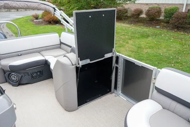 Slide: The Image of Avalon LSZ Cruise Rear Bench 19 FT 2023 - 15