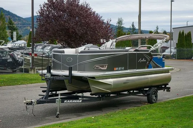 Slide: The Image of Avalon LSZ Cruise Rear Bench 19 FT 2023 - 17