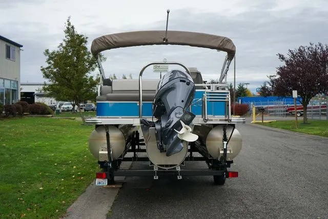 Slide: The Image of Avalon LSZ Cruise Rear Bench 19 FT 2023 - 4