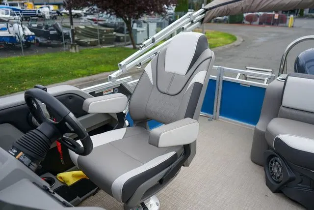 Slide: The Image of Avalon LSZ Cruise Rear Bench 19 FT 2023 - 9