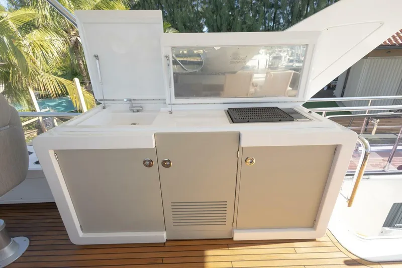Slide: The Image of Outdoor kitchen on 2021 Azimut Fly 72 yacht with grill and storage. - 51