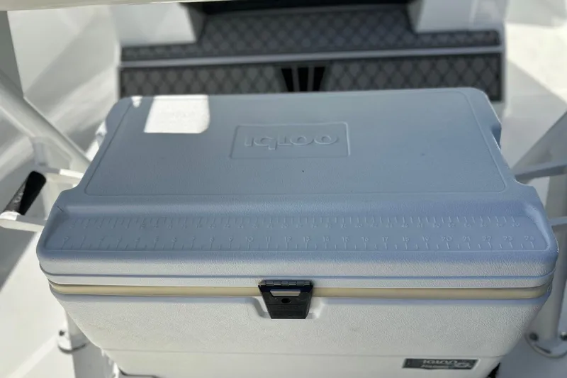 Slide: The Image of Cooler on 2023 Wellcraft 222 Scarab Offshore boat deck, featuring Igloo branding. - 24