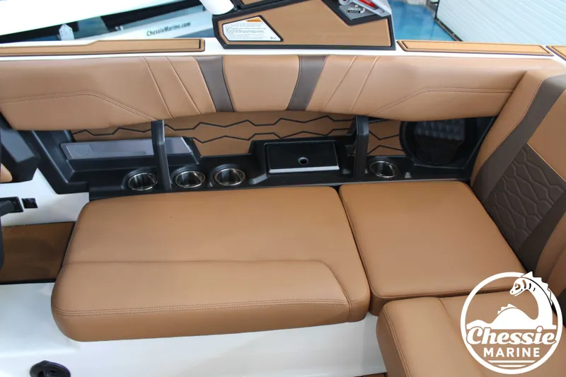 Slide: The Image of Malibu Wakesetter 22 MXZ 2026 - 10