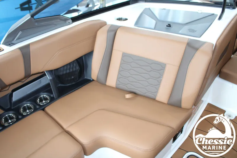 Slide: The Image of Malibu Wakesetter 22 MXZ 2026 - 11