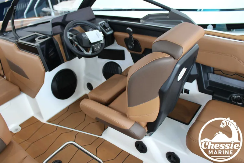 Slide: The Image of Malibu Wakesetter 22 MXZ 2026 - 13