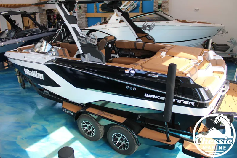 Slide: The Image of Malibu Wakesetter 22 MXZ 2026 - 2