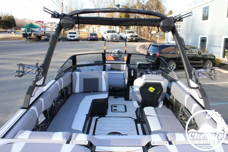 Slide: The Image of Malibu Wakesetter 23 MXZ 2026 - 10