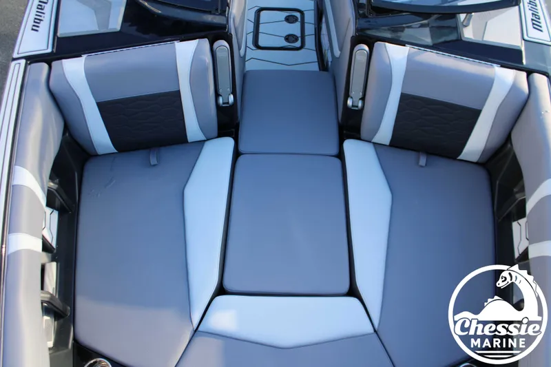 Slide: The Image of Malibu Wakesetter 23 MXZ 2026 - 12