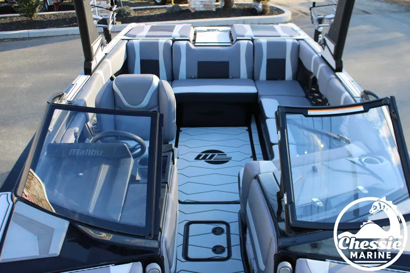 Slide: The Image of Malibu Wakesetter 23 MXZ 2026 - 13
