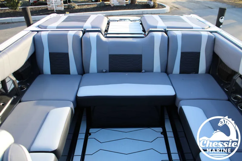 Slide: The Image of Malibu Wakesetter 23 MXZ 2026 - 15