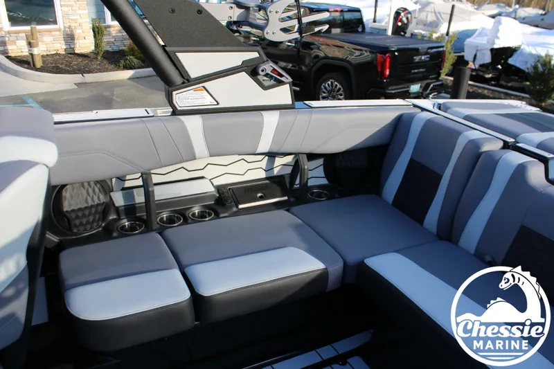 Slide: The Image of Malibu Wakesetter 23 MXZ 2026 - 16