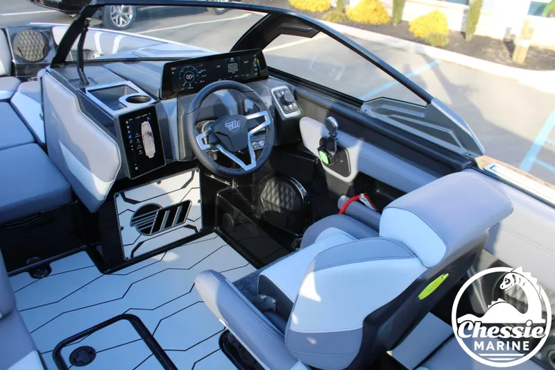 Slide: The Image of Malibu Wakesetter 23 MXZ 2026 - 17