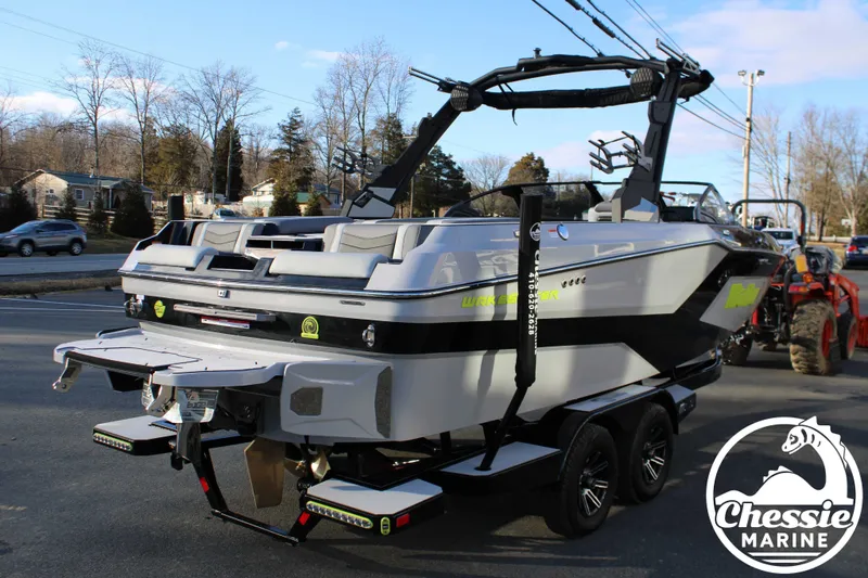 Slide: The Image of Malibu Wakesetter 23 MXZ 2026 - 5