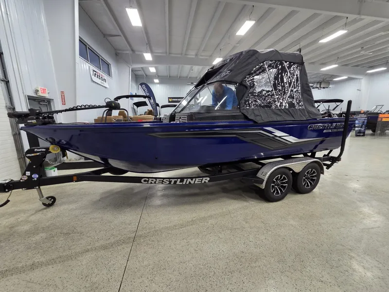 Slide: The Image of Crestliner 1950 Fish Hawk 2025 - 10