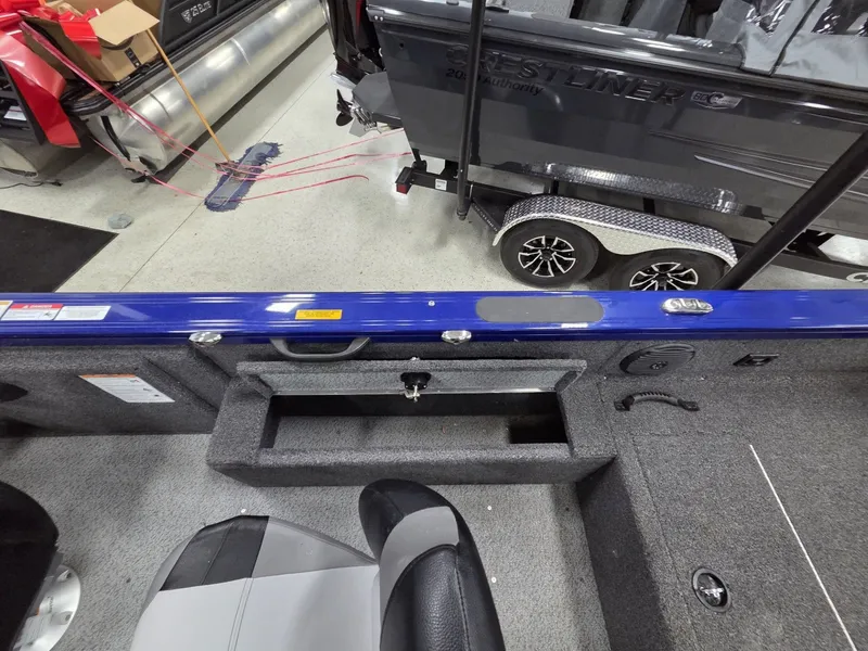 Slide: The Image of Crestliner 1950 Fish Hawk 2025 - 18