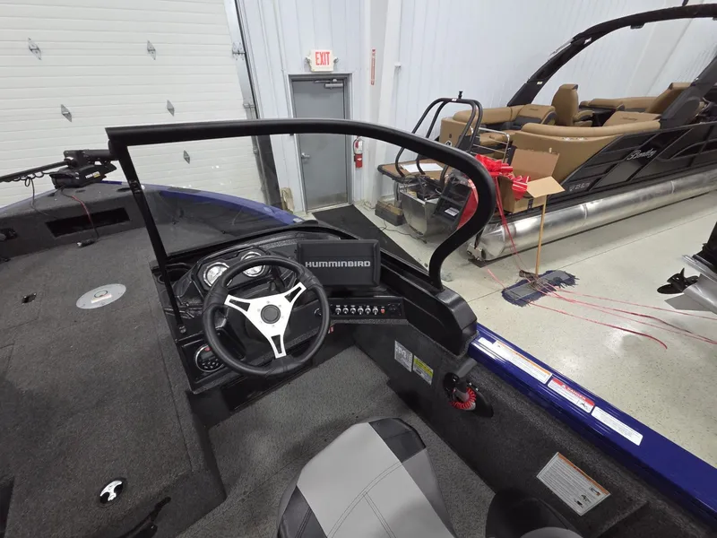 Slide: The Image of Crestliner 1950 Fish Hawk 2025 - 22