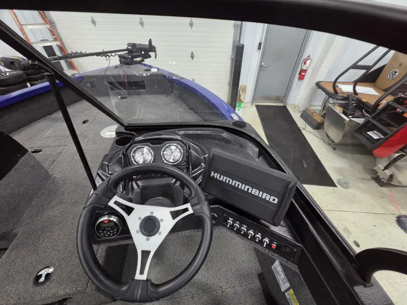 Slide: The Image of Crestliner 1950 Fish Hawk 2025 - 23