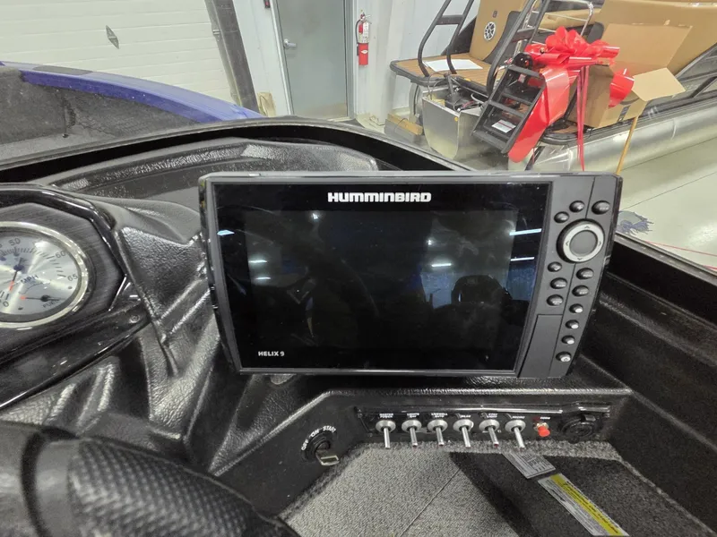 Slide: The Image of Crestliner 1950 Fish Hawk 2025 - 24