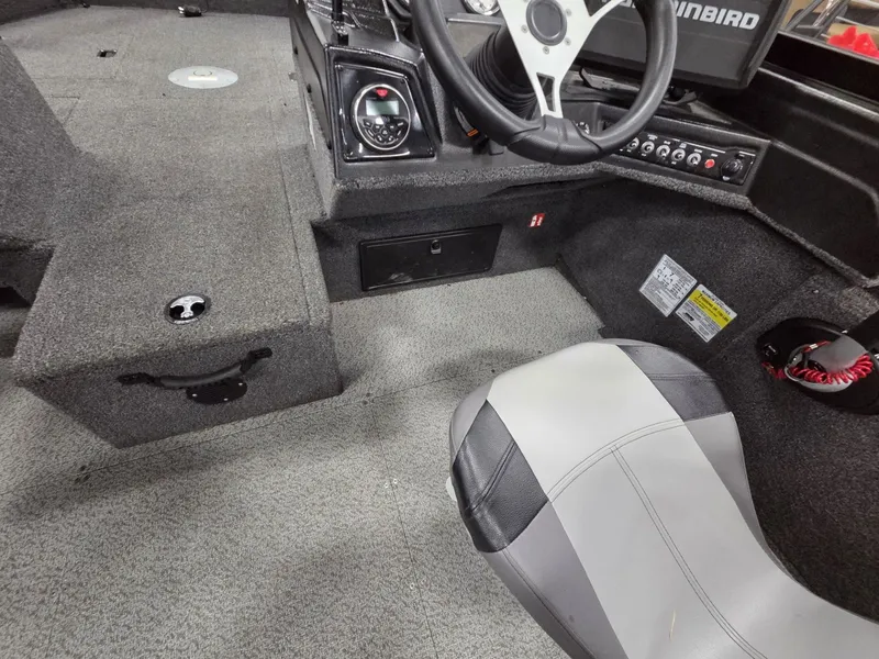 Slide: The Image of Crestliner 1950 Fish Hawk 2025 - 25