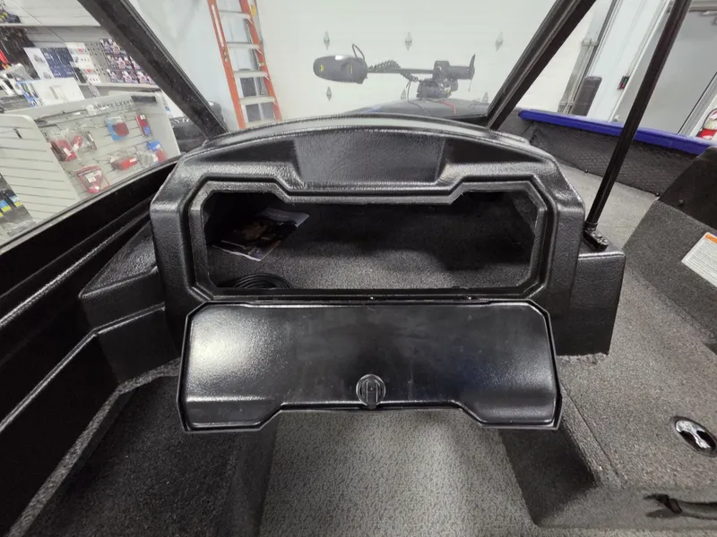 Slide: The Image of Crestliner 1950 Fish Hawk 2025 - 28