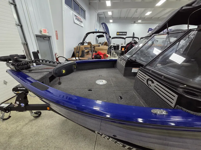 Slide: The Image of Crestliner 1950 Fish Hawk 2025 - 29