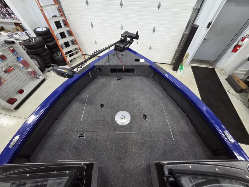 Slide: The Image of Crestliner 1950 Fish Hawk 2025 - 31