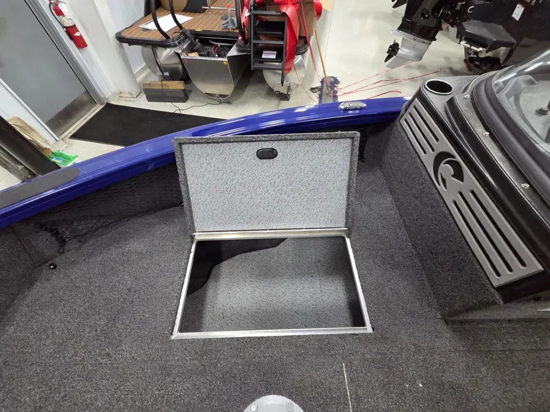 Slide: The Image of Crestliner 1950 Fish Hawk 2025 - 33