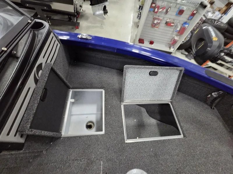 Slide: The Image of Crestliner 1950 Fish Hawk 2025 - 34