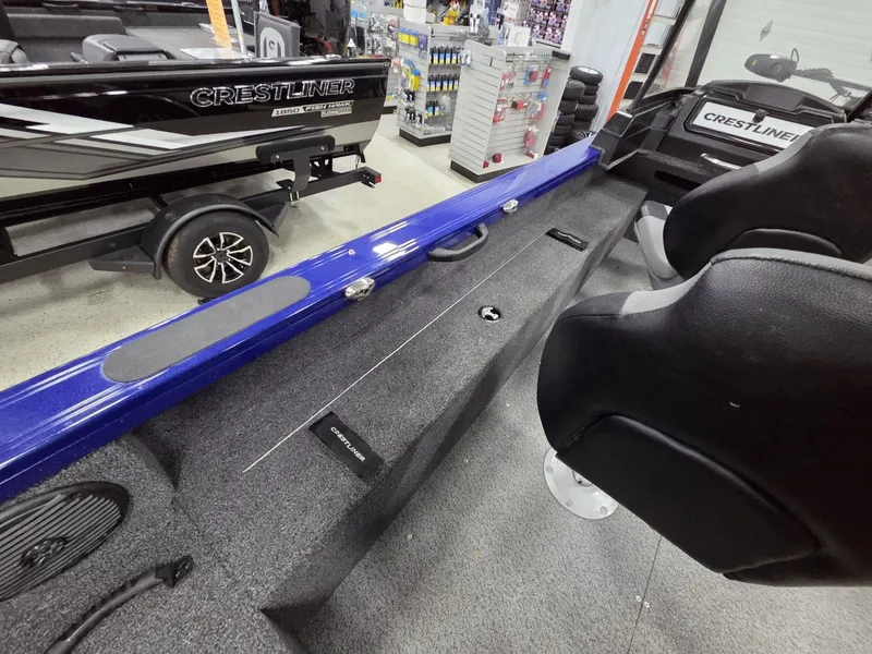 Slide: The Image of Crestliner 1950 Fish Hawk 2025 - 35