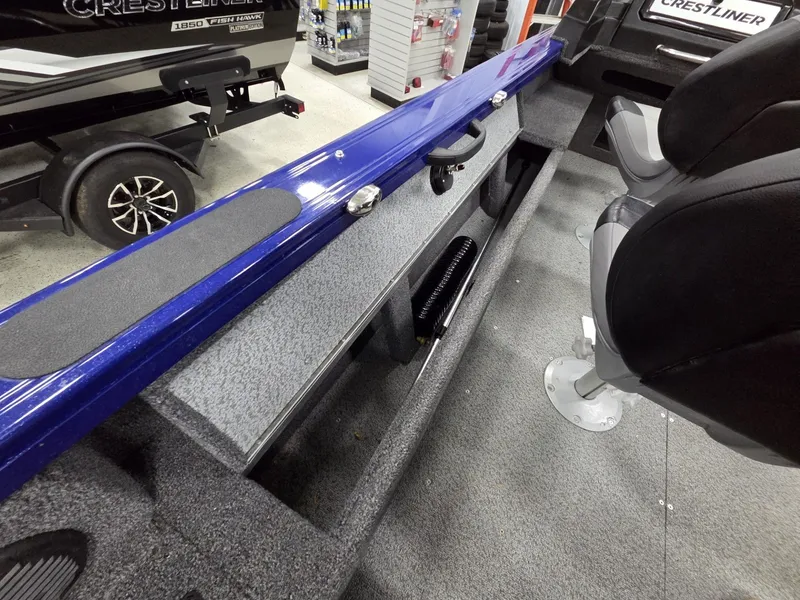 Slide: The Image of Crestliner 1950 Fish Hawk 2025 - 36