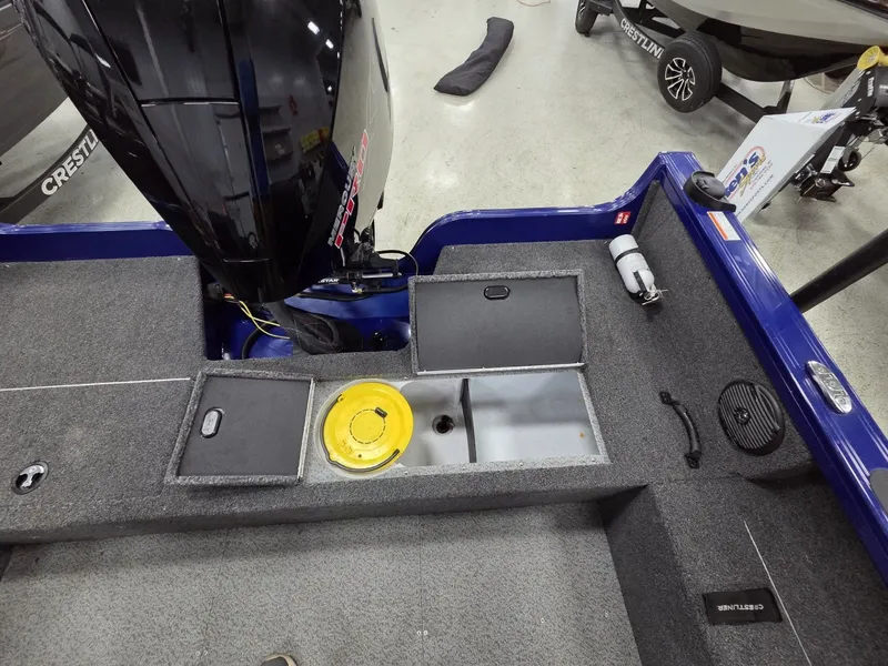 Slide: The Image of Crestliner 1950 Fish Hawk 2025 - 39