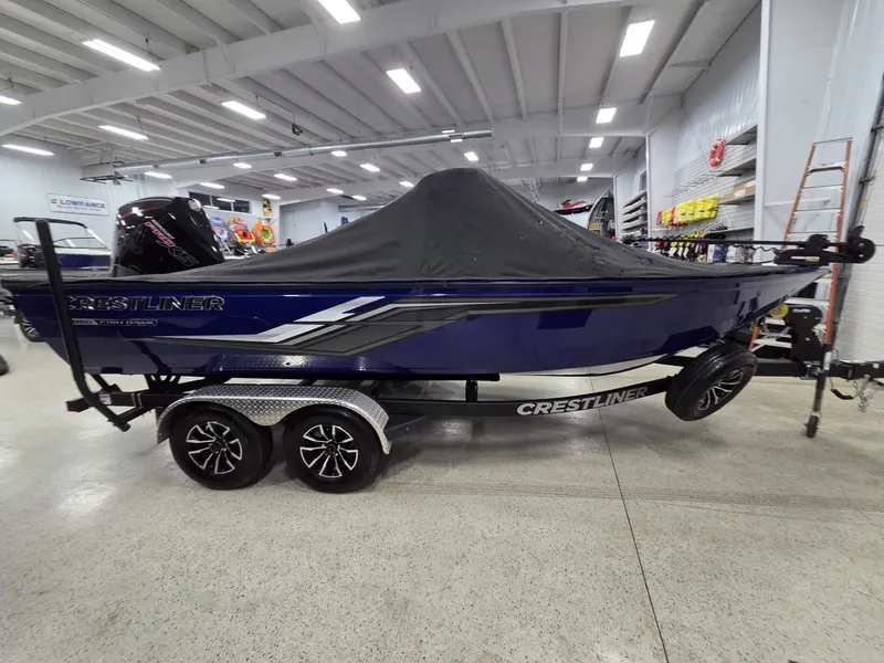 Slide: The Image of Crestliner 1950 Fish Hawk 2025 - 6