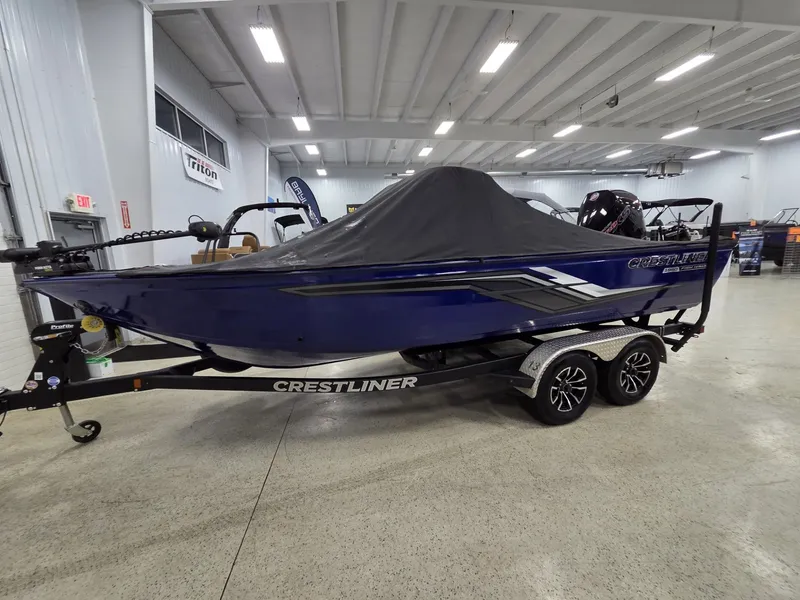 Slide: The Image of Crestliner 1950 Fish Hawk 2025 - 8