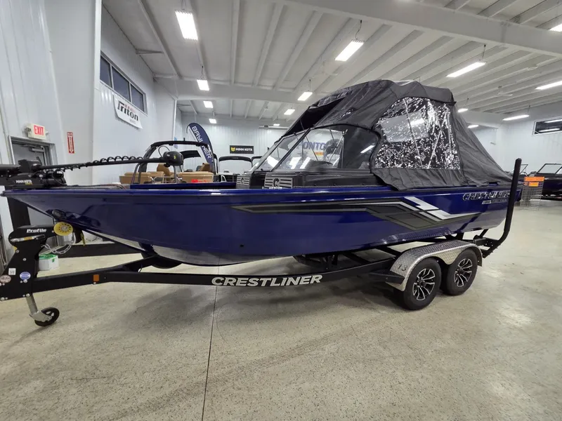 Slide: The Image of Crestliner 1950 Fish Hawk 2025 - 9