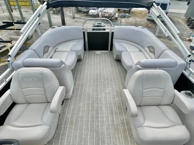 Slide: The Image of Harris Cruiser 240 2016 - 16