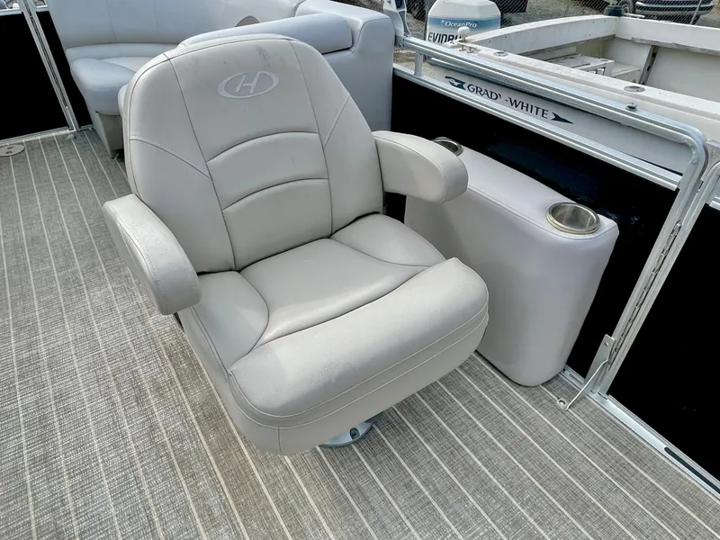 Slide: The Image of Harris Cruiser 240 2016 - 17